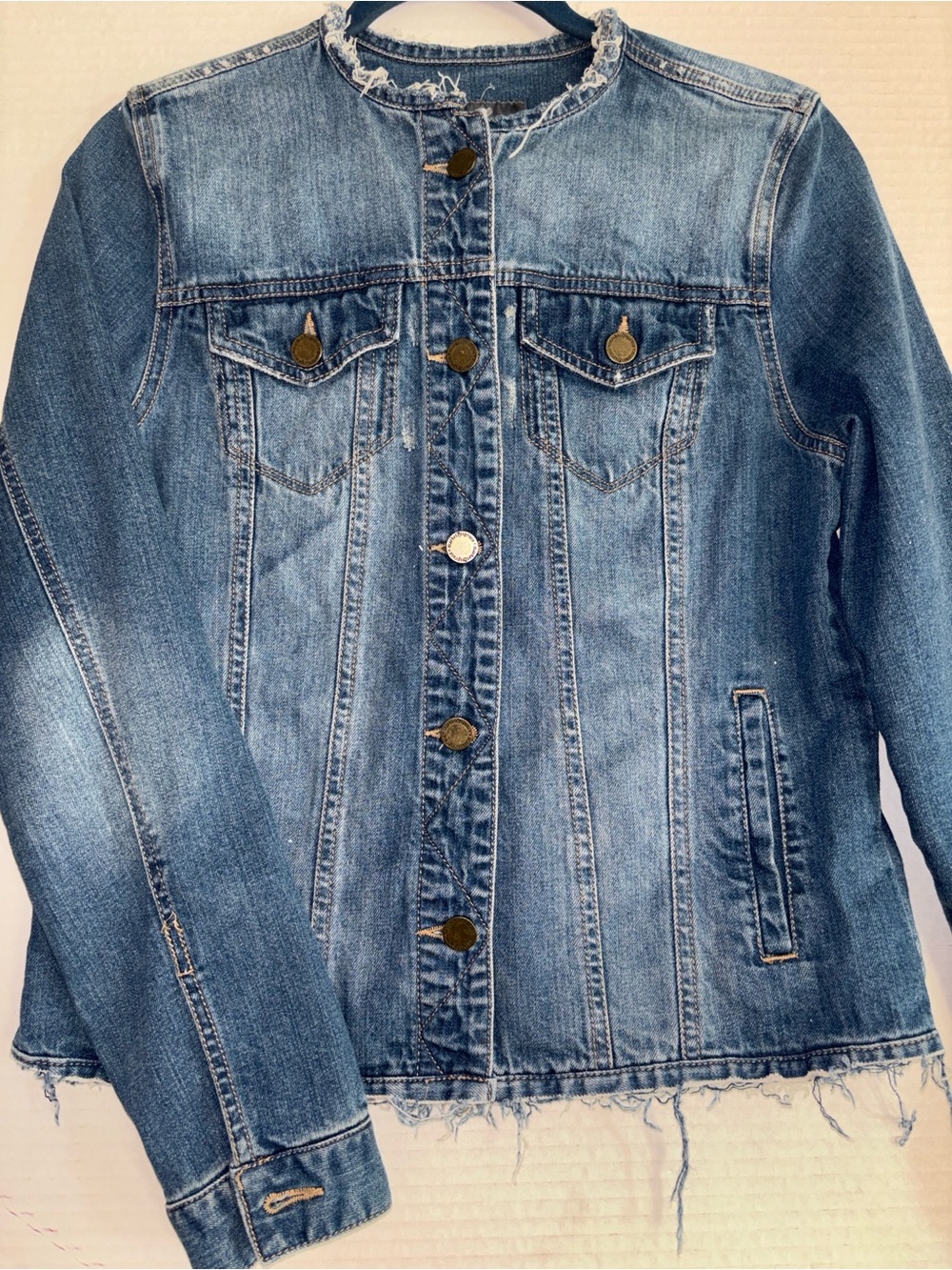 MARKET & SPRUCE BLUE DENIM JACKET WITH BLACK PAINTED PANEL ON BACK OF JACKET SM